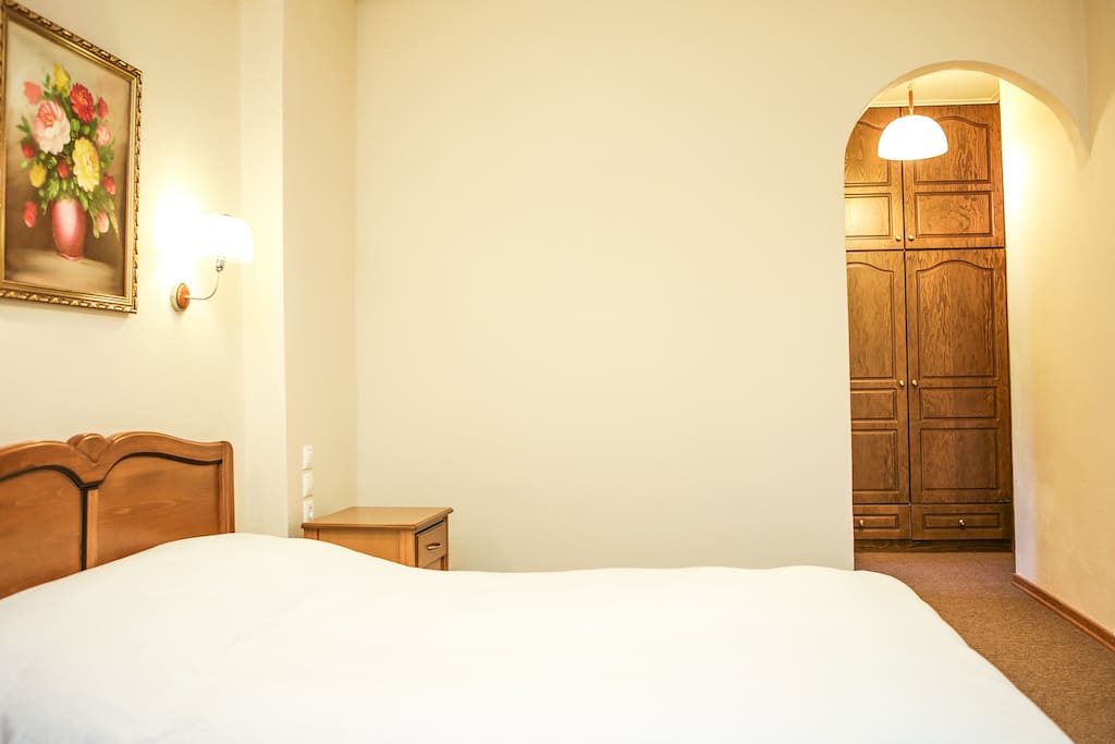 STANDARD TWIN OR DOUBLE ROOM