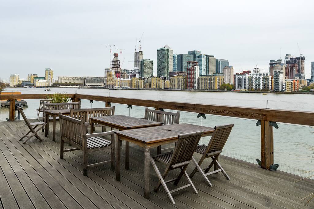 You'll have access to a communal roof garden overlooking the Thames.