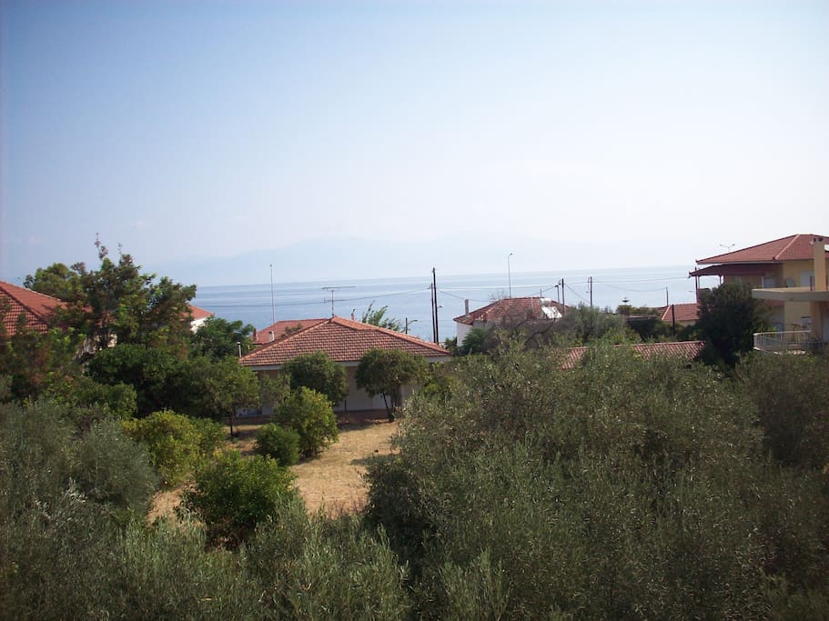 Magnificent view to the sea from the front balcony ( the beach is only 3 minutes away by foot)