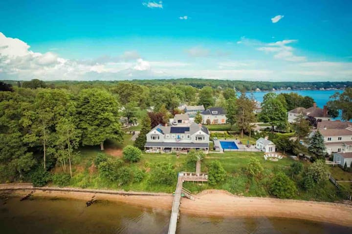 Beach Front w/ Amazing Views, Pool, Hot Tub, Dock