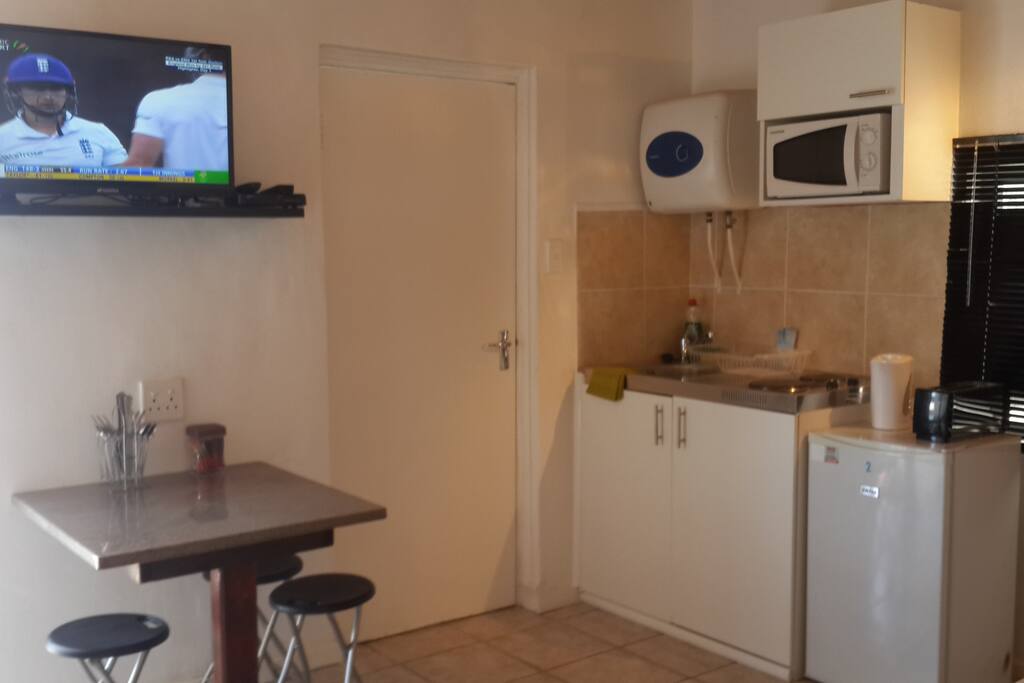 Kitchennette and breakfast nook