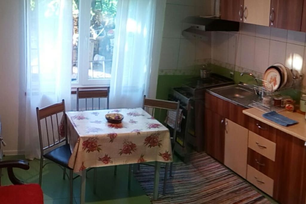 The kitchen / Bucătăria