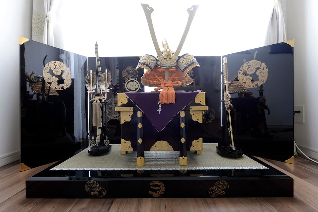 子供の日のお祝いに冑(かぶと)も飾ってみました。These are a samurai warrior helmet and armors to celebrate boys' day in May.