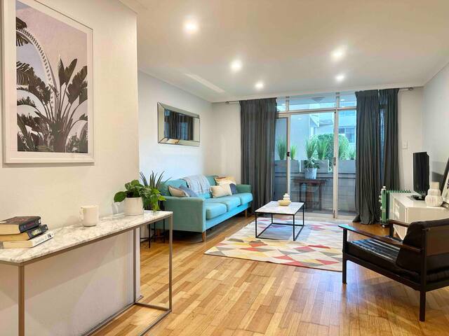 BONDI BEACH PAD_BEST VALUE IN BEST BONDI LOCATION!