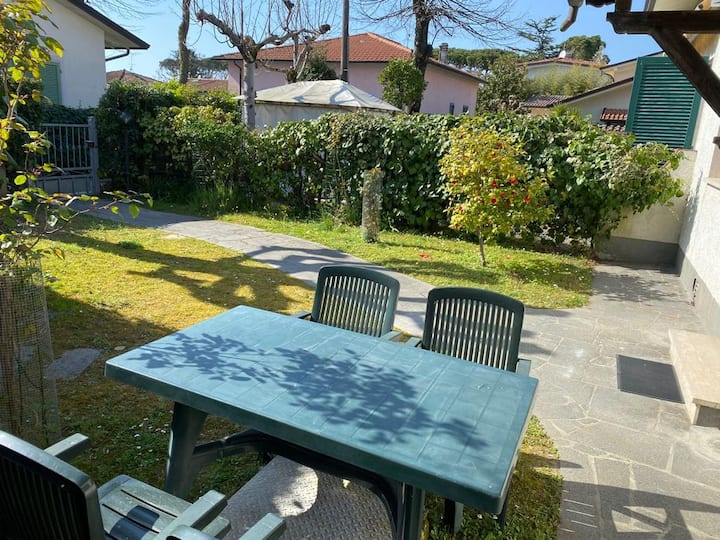 300m Dal Mare, Zona Centrale Con Giardino Privato - Forte dei Marmi