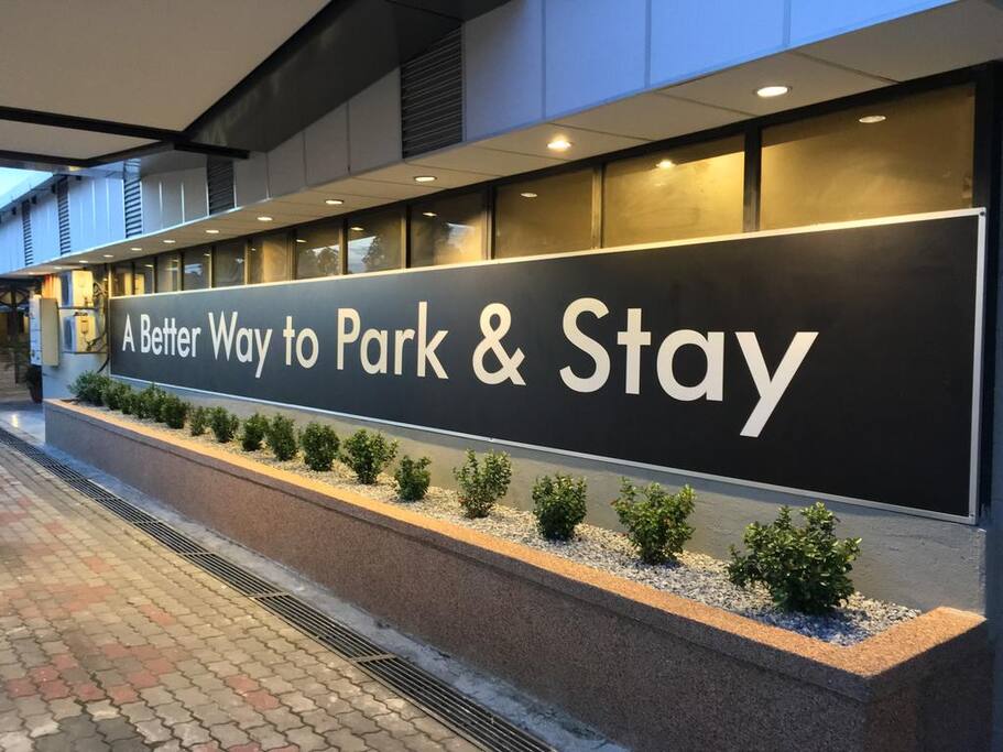 Exterior : Entrance