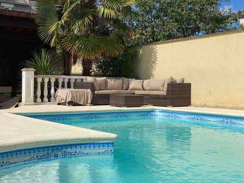 Heated pool sleeps 12 in Bussiere Poitevine town
