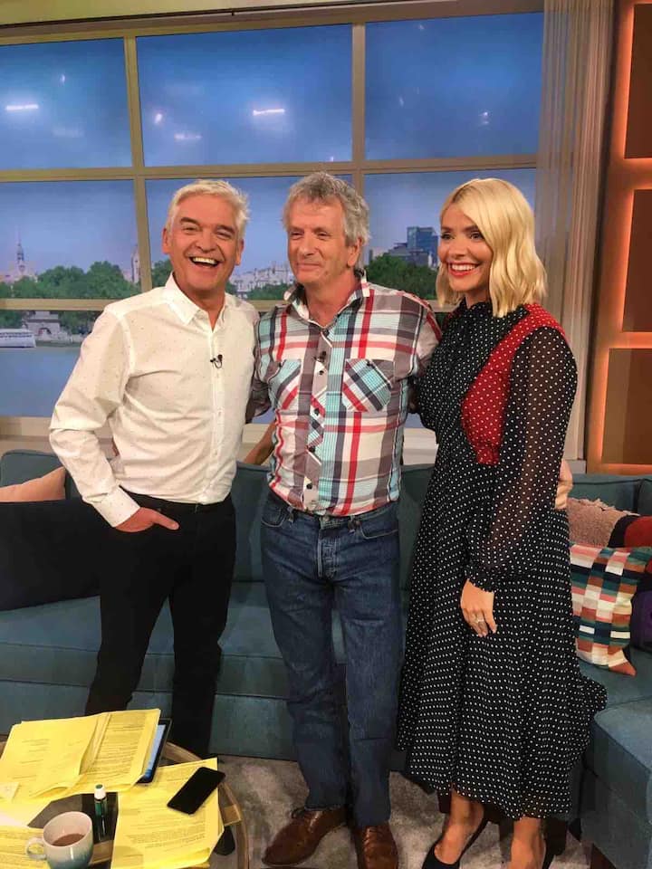 הבוקר טלוויזיה עם שני החברים שלי הולי ופילינג!