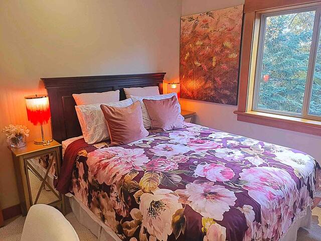 4 BR Farmhouse w/ Pool & Hot Tub gallery image 3