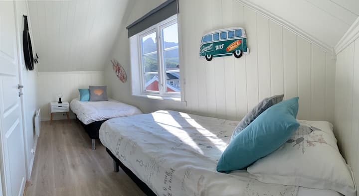 Საძინებელი 3 - 2 ერთადგილიანი საწოლი. მთის ხედი