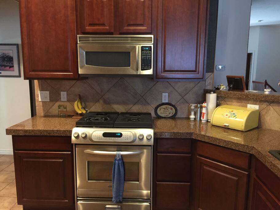 Gas Stove-Kitchen Aide SS appliances