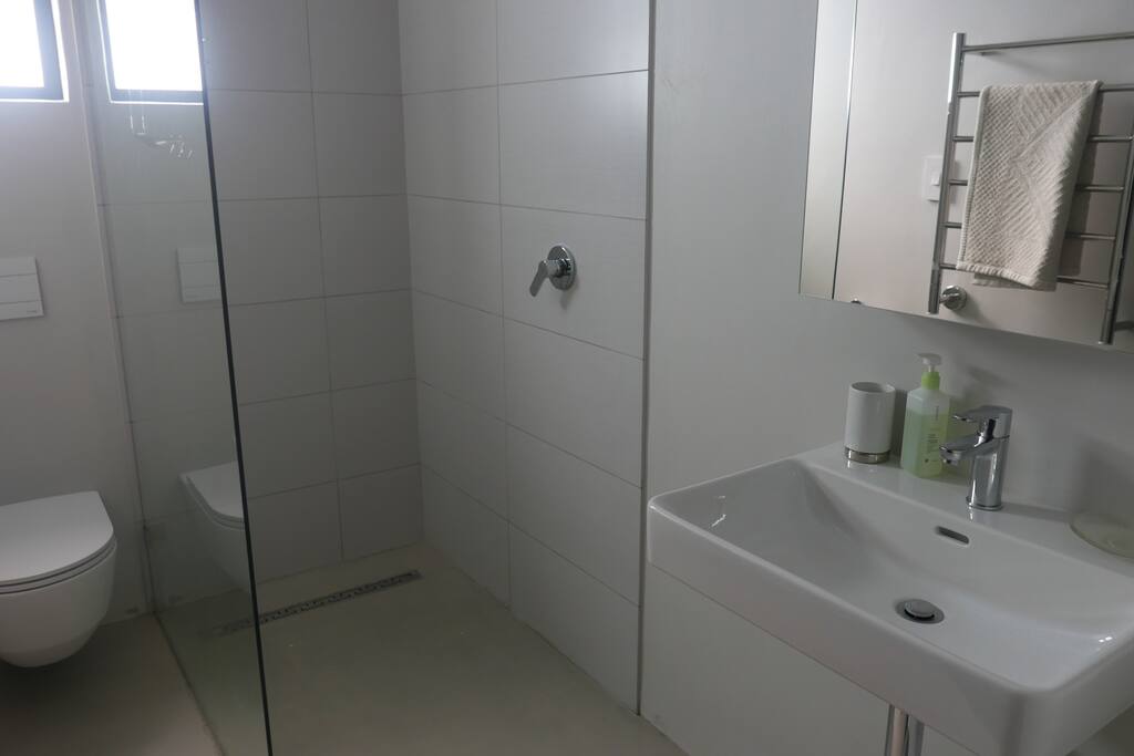 ensuite bathroom for Bedroom 2