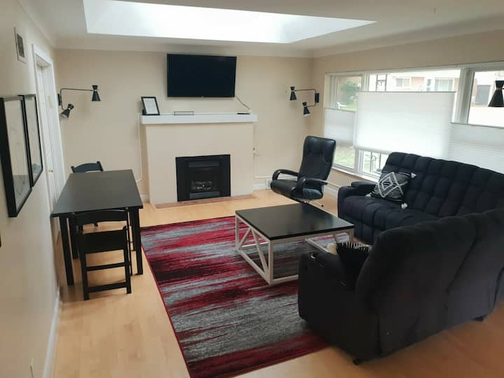 1 Private, Spacious, Relaxing Suite w Mini Crib Apartments for Rent