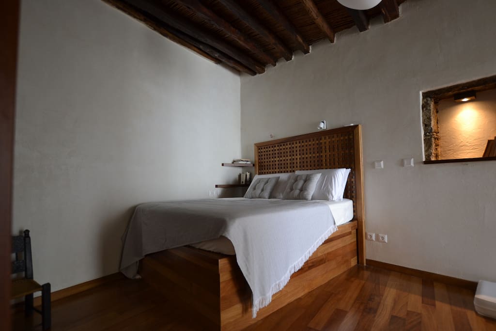 King size bed (160x200)
