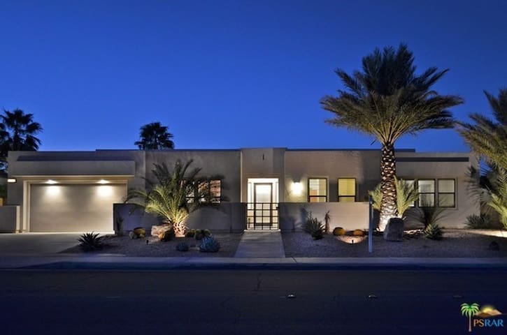PRIVATE  LUXURIOUS CASITA IN PALM SPRINGS
