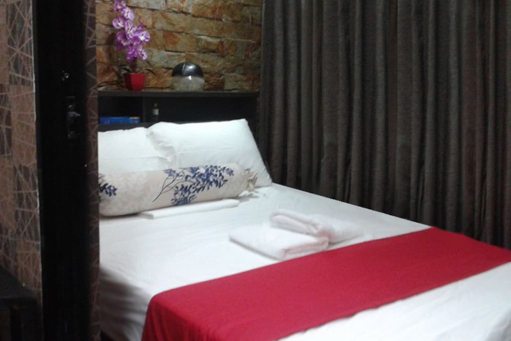 BED WITH CURTAIN