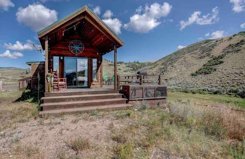 Cozy cabin with amazing views