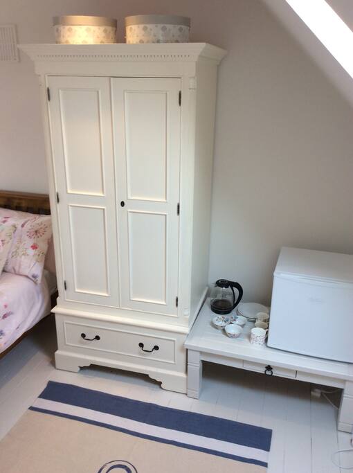 House your clothes in chic vintage!