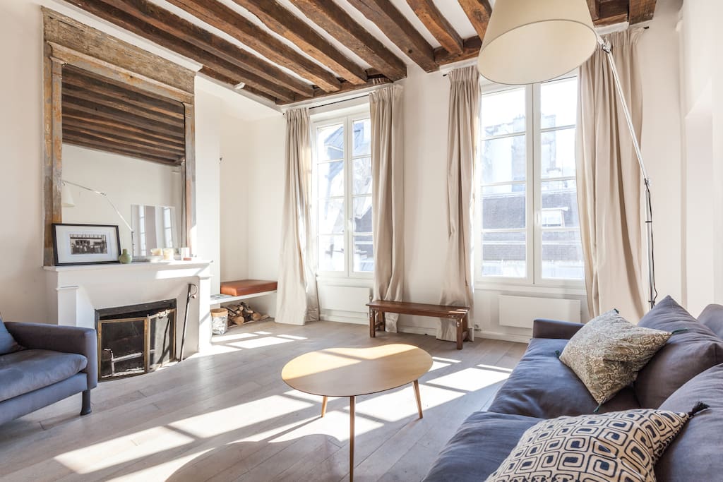 Bright and spacious living room