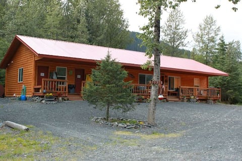 Cozy home outside of Seward, Alaska