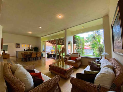 Top Airbnb: Beautiful house with pool in Burgos in Tres De Mayo