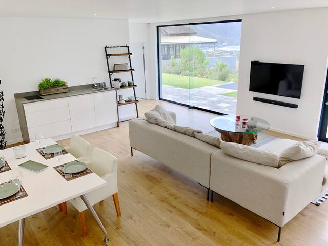 Sandy Bay Flat gallery image 3