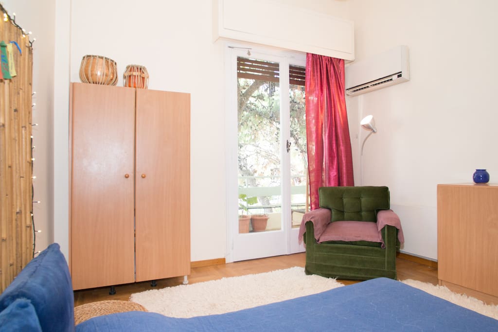 Guest's private bedroom