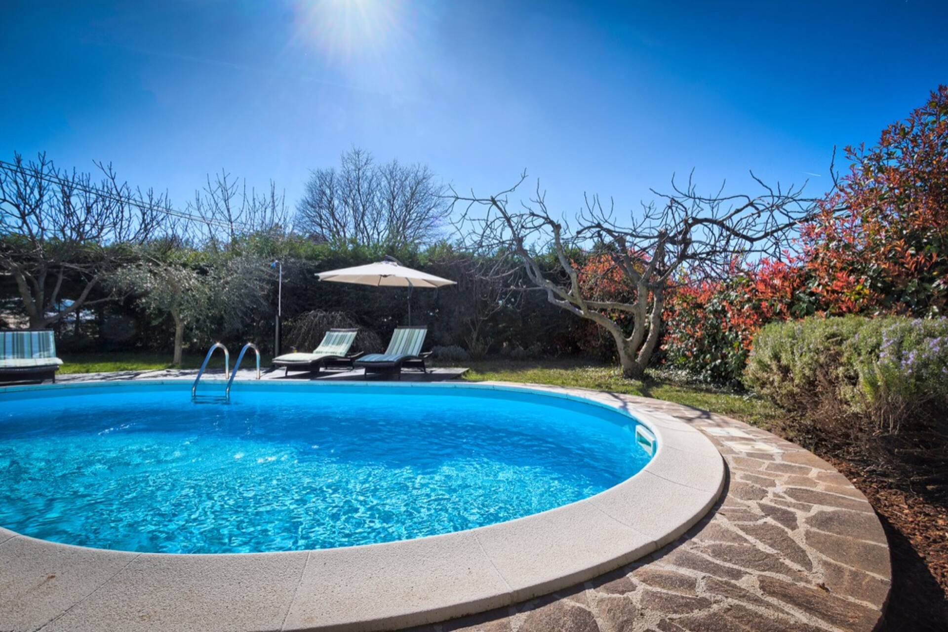 Hübsches Ferienhaus im istrianischen Stil mit Pool und Meerblick in der Nähe von Rovinj — Foto 5