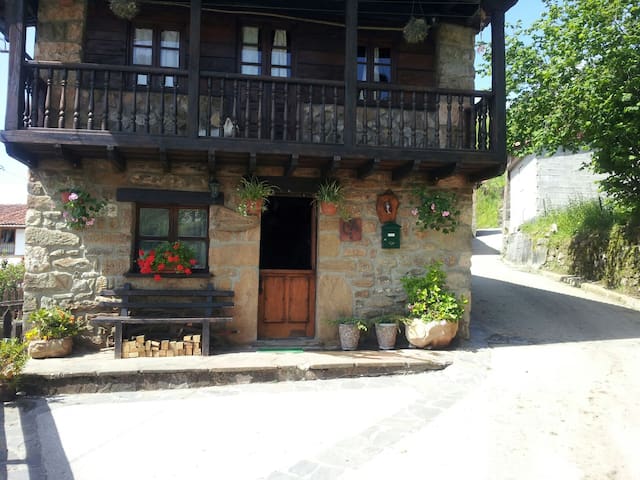 La Casa RECTORAL del Tozu