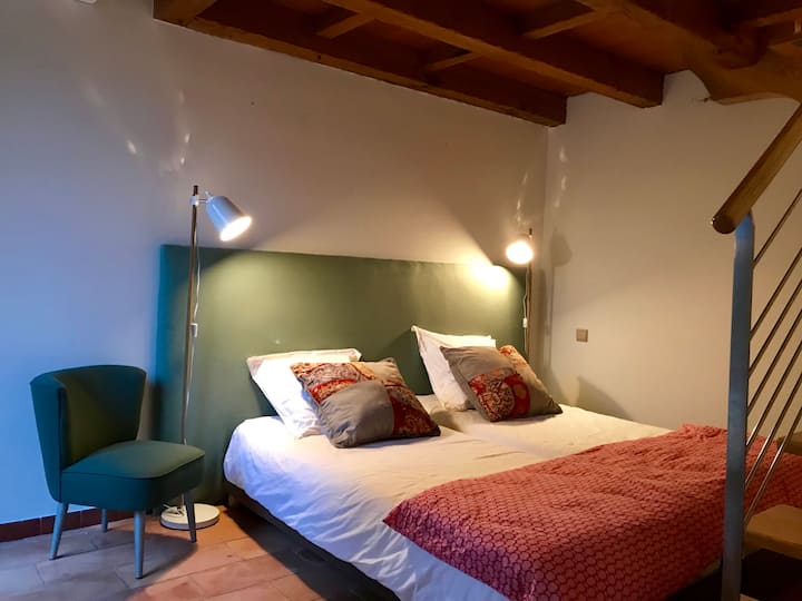 חדר שינה 2 עם מזנין.
מיזוג אוויר.
חדר שינה 2 עם מזנין.
מיזוג אוויר.