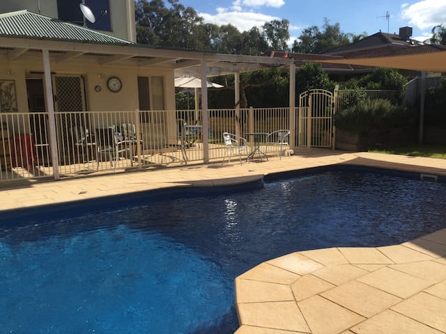 Airbnb Cobram Holiday Rentals Places To Stay Victoria