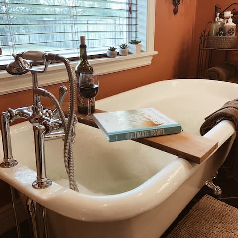 Cajun Cottage #1 | PERFECT FOR LONGTERM STAYS