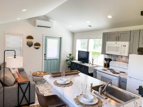 💙Tiny House New Build Near Park,  Pond & Downtown