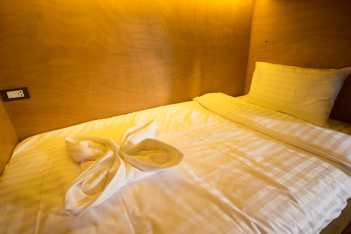 Bunk Bed in Mixed Dormitory Room