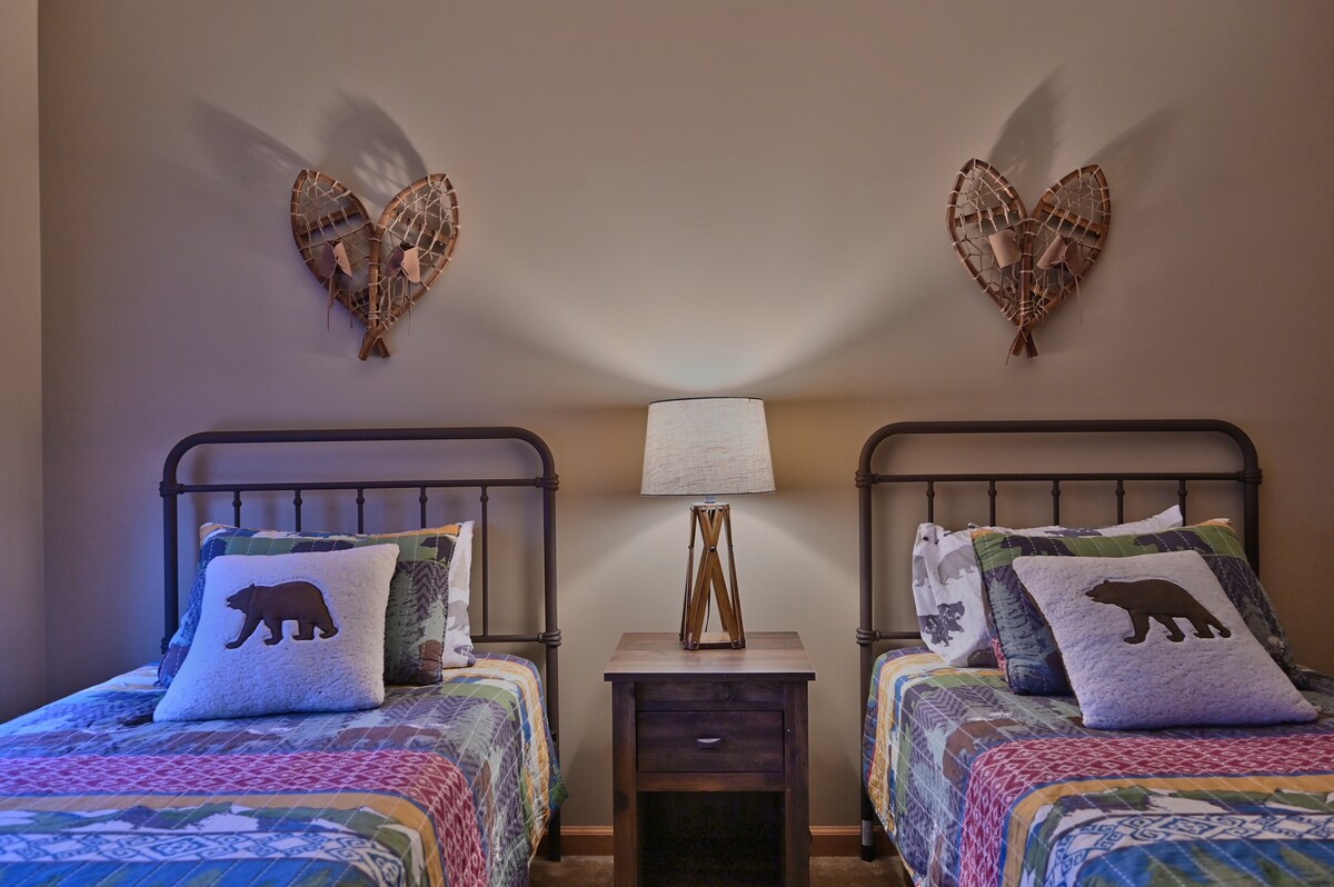 חדר שינה זוגי בקומה השנייה