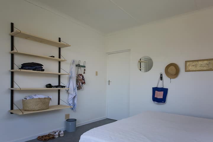 第一间卧室的架子