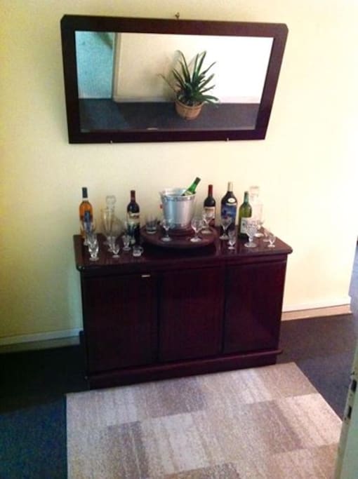 MINI BAR