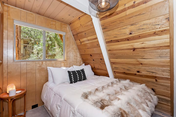 Double bed in private bedroom downstairs