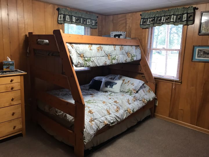 “Cub Room” Trundle bunk bed: twin over full over pull out full. Plus roll away twin bed. 