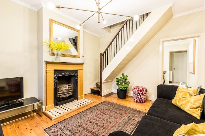 Surry Cottage - Stay In The Heart Of The City