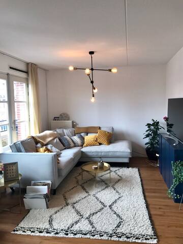 Beautiful apartment with terrace and canal view gallery image 2