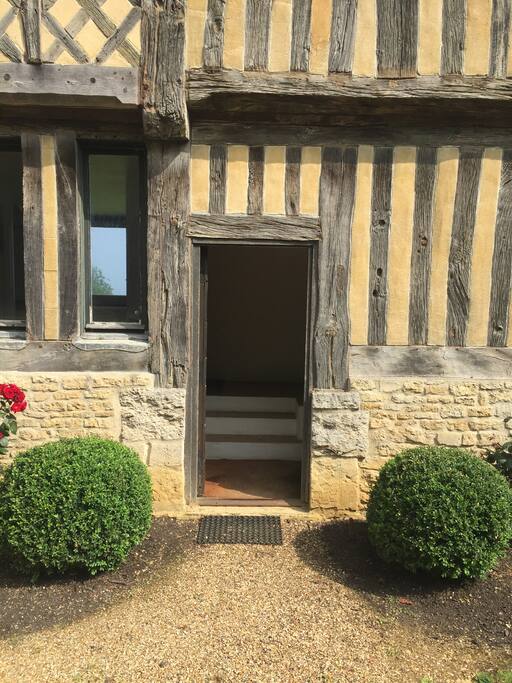 l'entrée du petit manoir des Bellondes