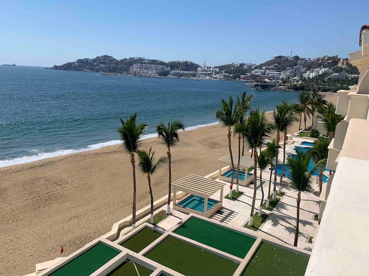 Condominium apartment right on the beach Condominiums for Rent in