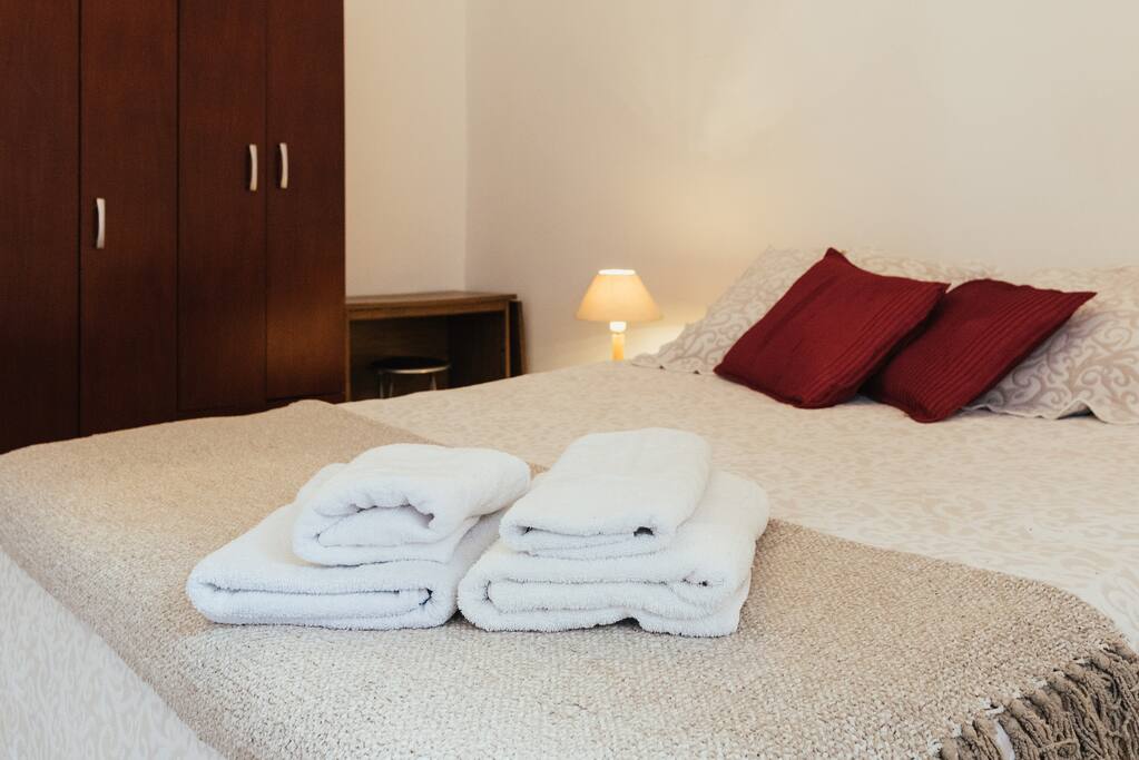 Habitación (A) Cama Matrimonial