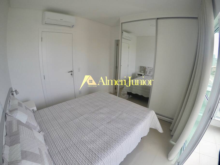 Suite com cama de casal e ar condicionado Split