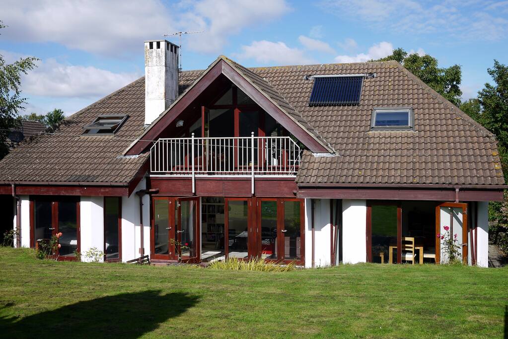 Private and secluded rear aspect