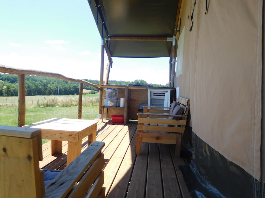 Le coin cuisine en terrasse.