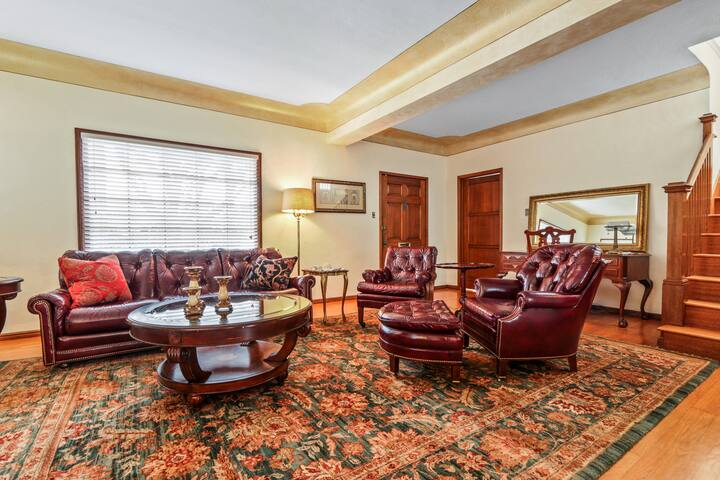 Big House at the Beach / Near Convention Center gallery image 5