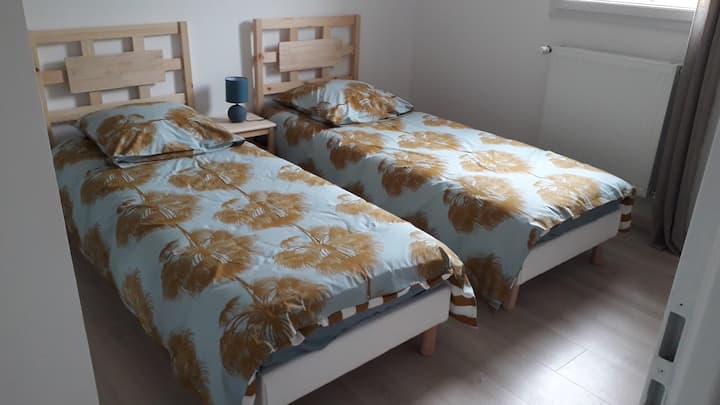 2 bedden 80x190, die een queensize bed van 160x190 kunnen vormen 