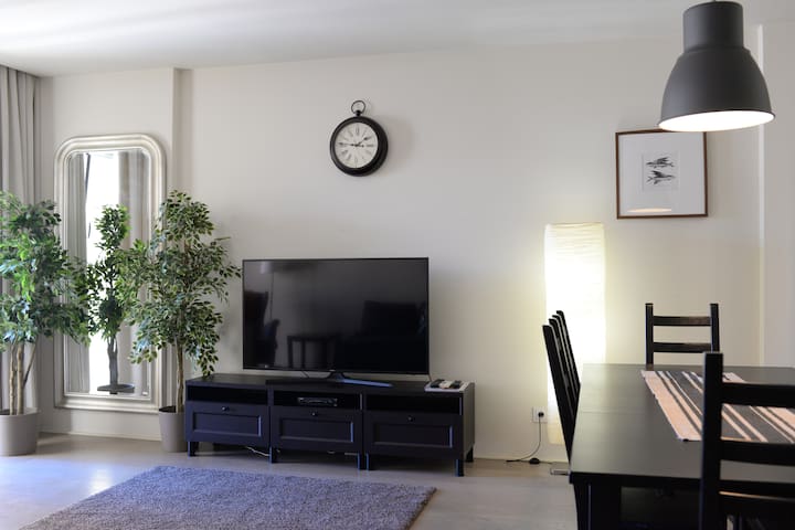 Lux Apartment with Pool and Garage